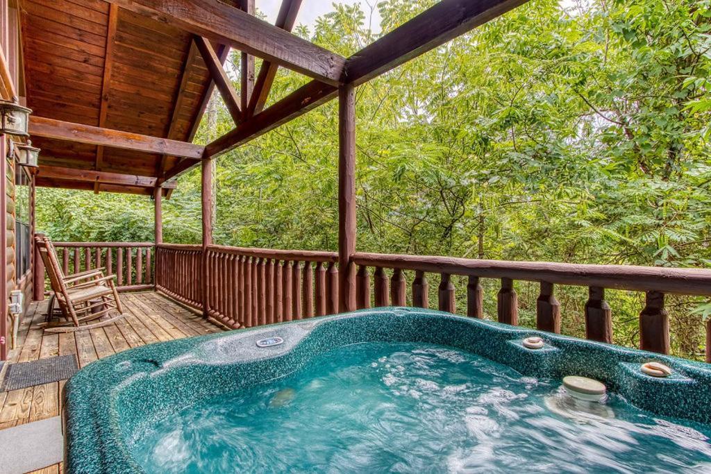 Always Kiss Me Goodnight- Hot Tub, You Get 1089 Of Free Area Attraction Tickets For Each Paid Day! Pigeon Forge Eksteriør bilde