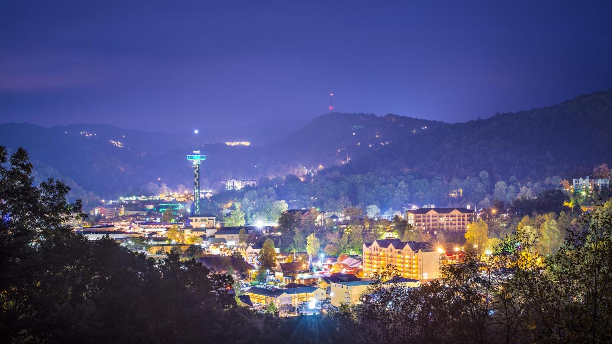 Always Kiss Me Goodnight- Hot Tub, You Get 1089 Of Free Area Attraction Tickets For Each Paid Day! Pigeon Forge Eksteriør bilde